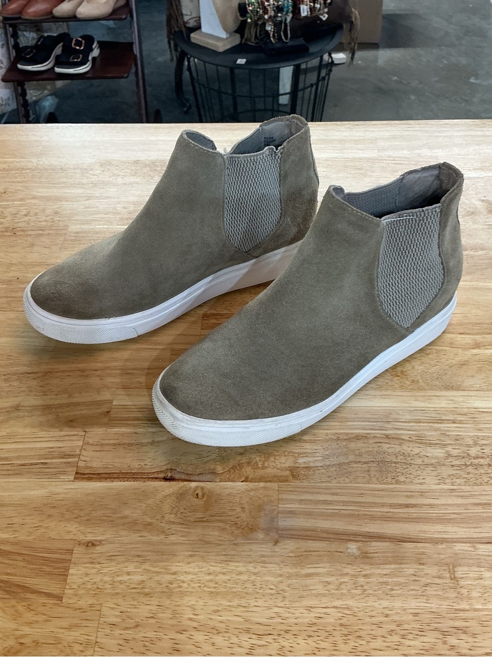 Steve Madden Sultan Taupe Suede Chelsea Sneaker Booties Women’s Size 6.5